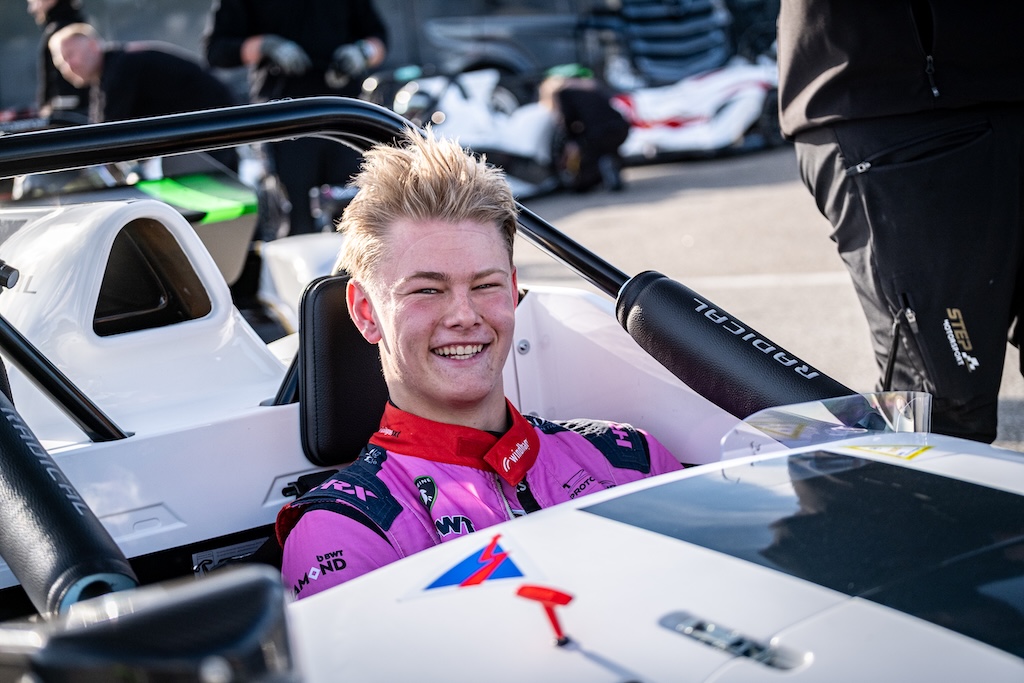 Mads Kjelde Larsen byttede 500 hestekræfter ud med ren køreglæde.
(Foto: Grippo)